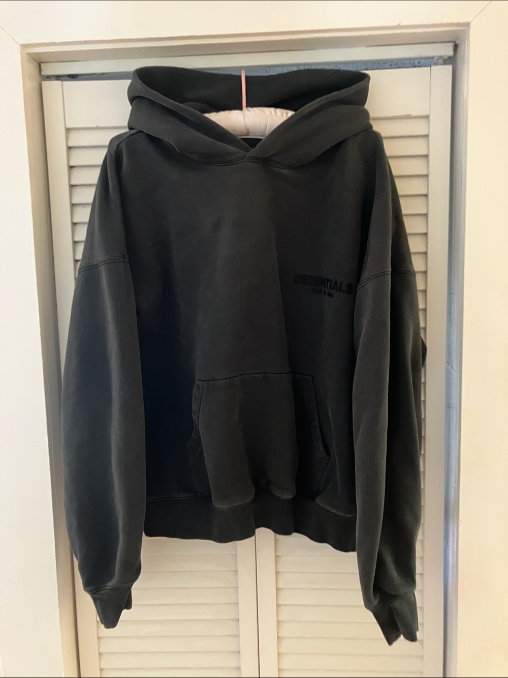Essentials Fear of God Faded Black Gray Pocket Logo Hoodie Size Small